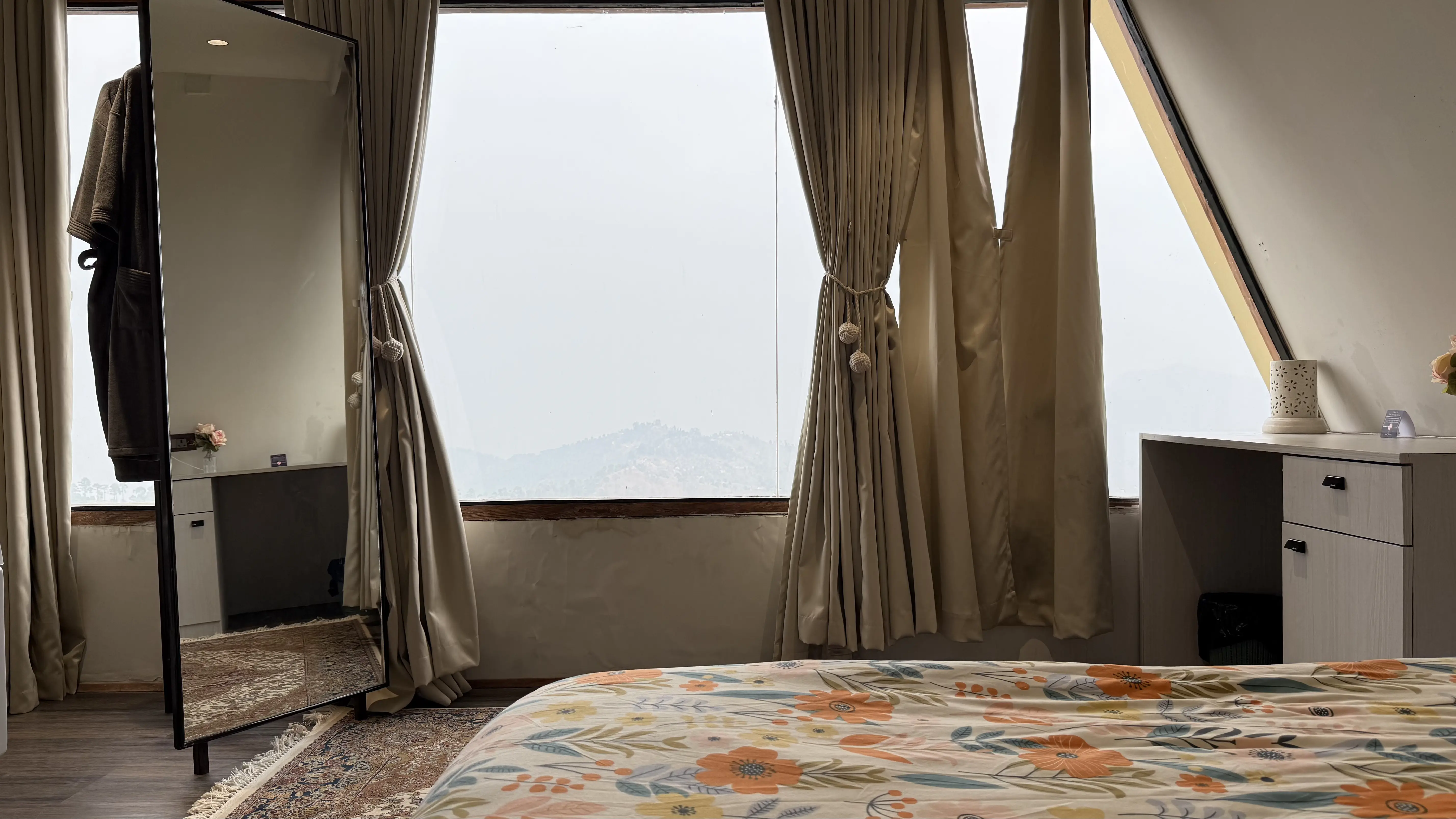 Presidential duplex suite with couple jacuzzi and Himalayan view — photo 4