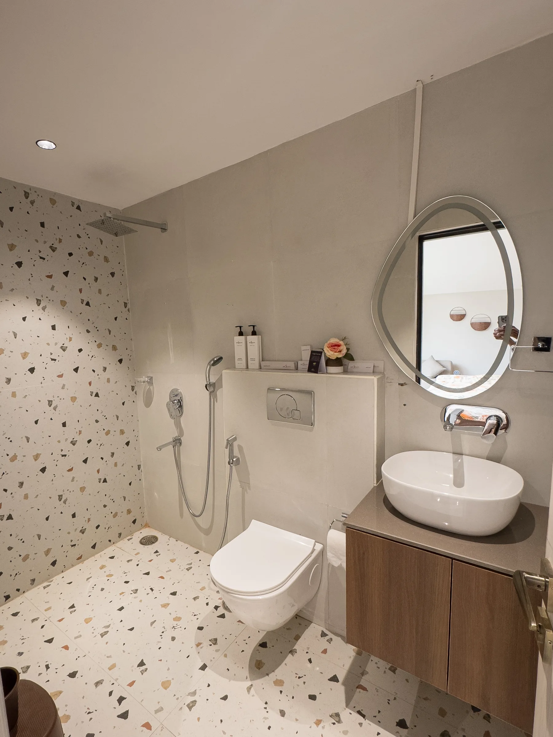 Signature cottage with valley view (Dhaara) shower